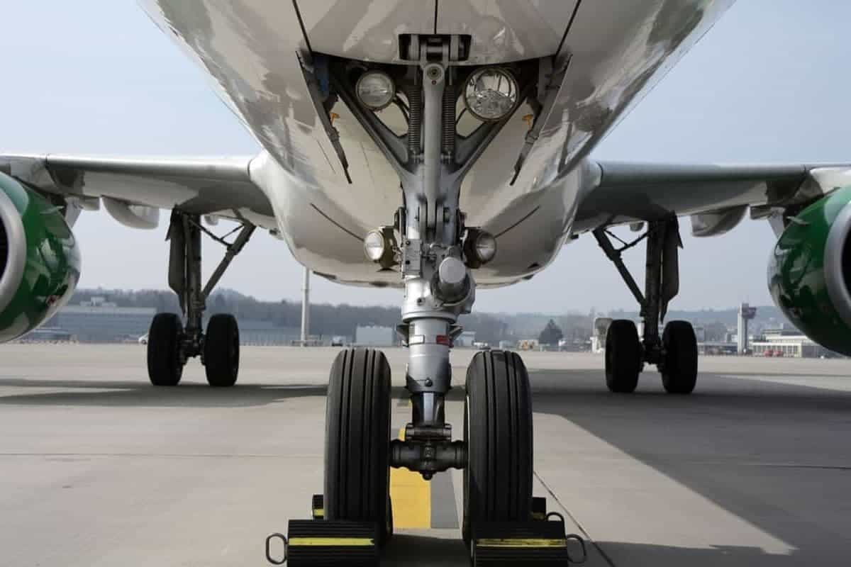 Do-Airplanes-Have-Brakes.jpg